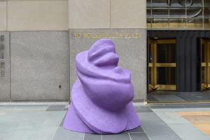 Lena Henke presented by Bortolami,  Frieze Sculpture at Rockefeller Center, New York (2020). Photo by Casey Kelbaugh. Courtesy of Casey Kelbaugh/Frieze.